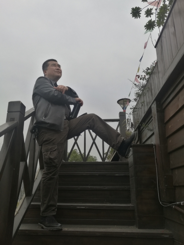 孤单背影的第一张照片--湖南认干亲服务网